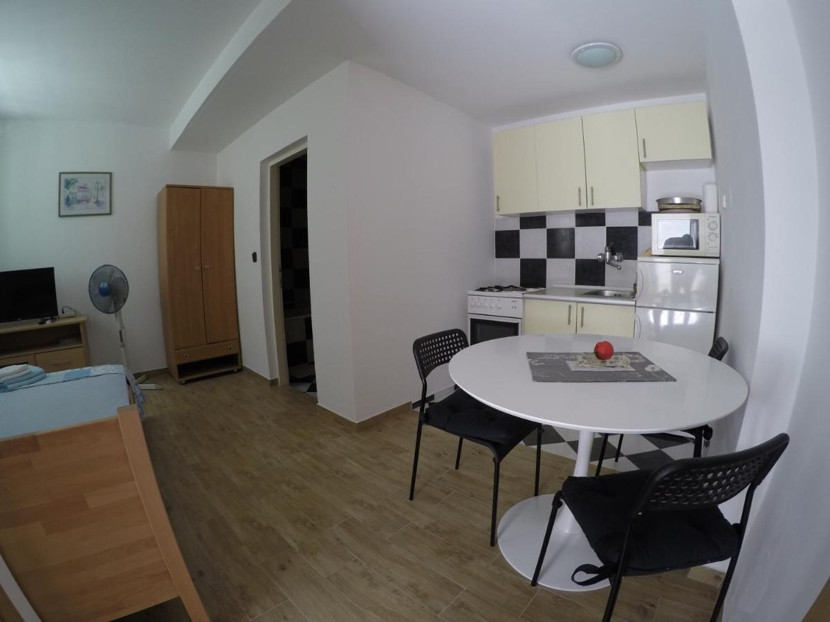 Apartments And Rooms By The Sea Bibinje, Zadar - 6199 외부 사진